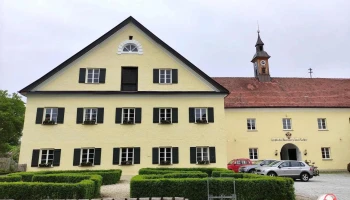 Neues Schloss - 83626 Valley