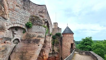 Schlossruine Nanstein - Burgweg 1