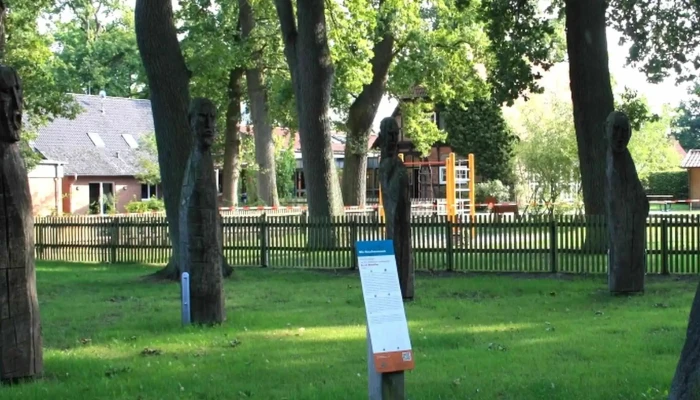 Die Geschworenen -  Skulptur - Beedenbostel