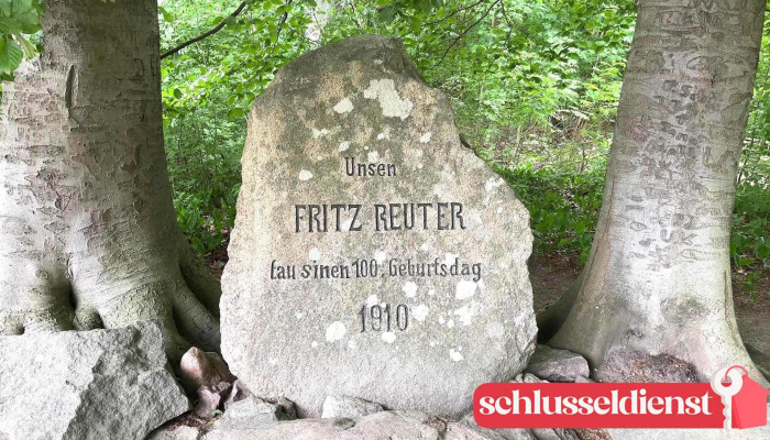 Fritz -   Reuter  Gedenkstein Videos - Krakow Am See