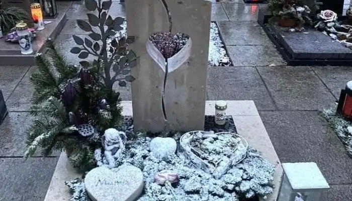Grabsteine Aham: Rauscher, Kundendienst Messerschmidt Grabsteine - Aham