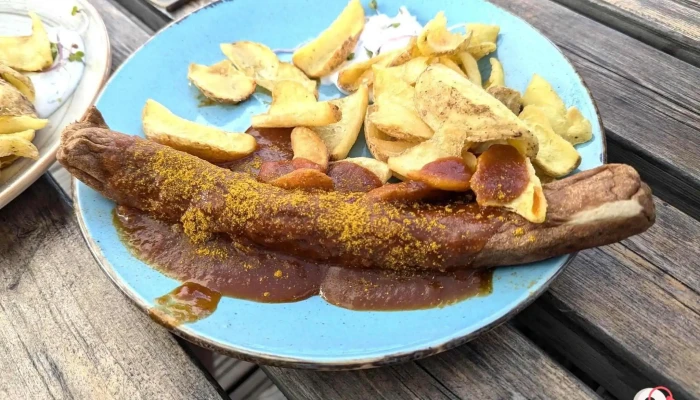 Hafenkater -  Pommes Frites - Insel Hiddensee