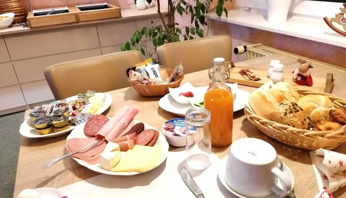 Landhaus Am Schaalsee Hotel -    Appartements   Ferienhaus Essen Und Trinken - Zarrentin Am Schaalsee