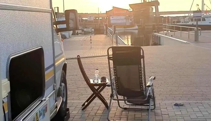 Parkplatz Am Hafen -  Videos - Glowe