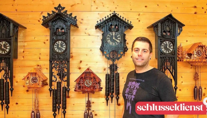 Robert Herr Kuckucksuhren Unikate Inh Christophe Herr Vom Inhaber - Schonach Im Schwarzwald