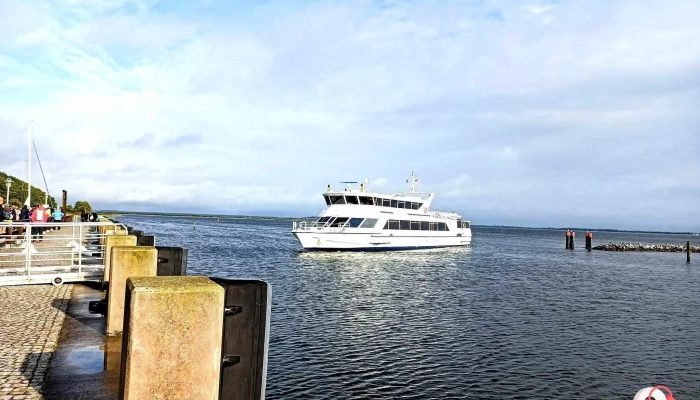 Schillings Hafenamt Hiddensee -  Hafen Kloster - Insel Hiddensee