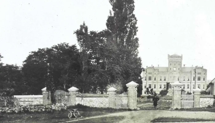 Schloss Alt Sammit -  Adresse - Krakow Am See