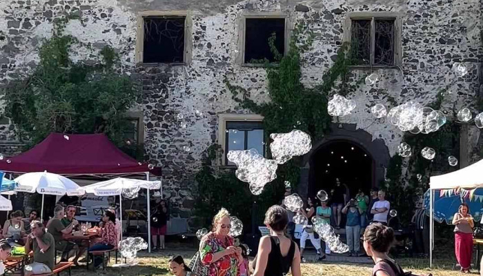 Schloss Burkheim -    Andreas Neymeyer Schatzle Gbr Videos - Endingen Am Kaiserstuhl