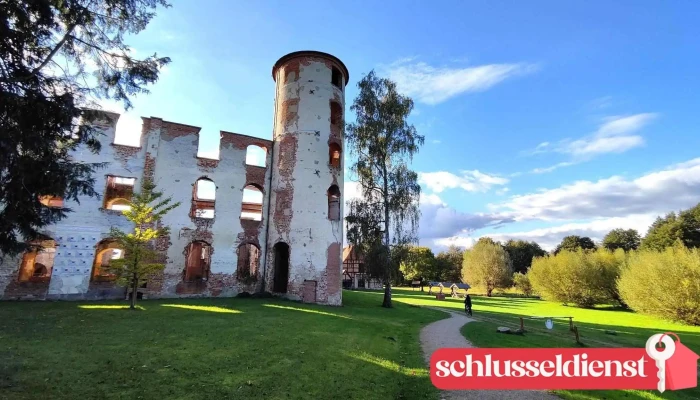 Schloss Dargun -  Garten - Dargun
