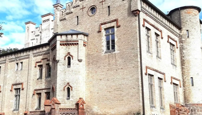 Schloss Moltzow -  Adresse - Moltzow